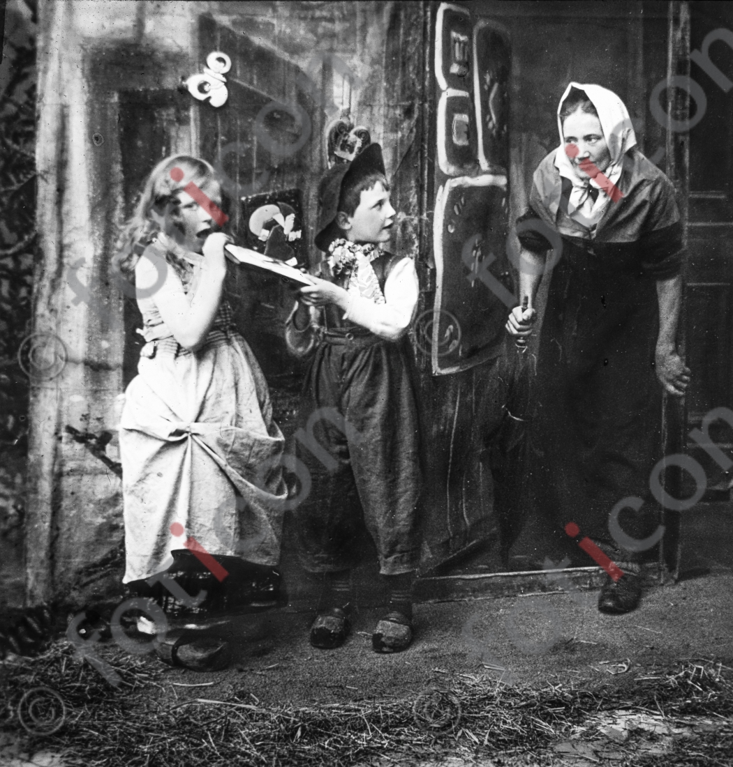 Hänsel und Gretel | Hansel and Gretel - Foto foticon-simon-166-010-sw.jpg | foticon.de - Bilddatenbank für Motive aus Geschichte und Kultur